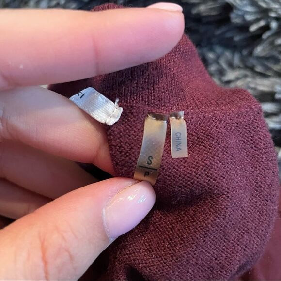 T. Tahari Ruffle Cowl Neck Sweater Maroon size Small - Picture 5 of 7